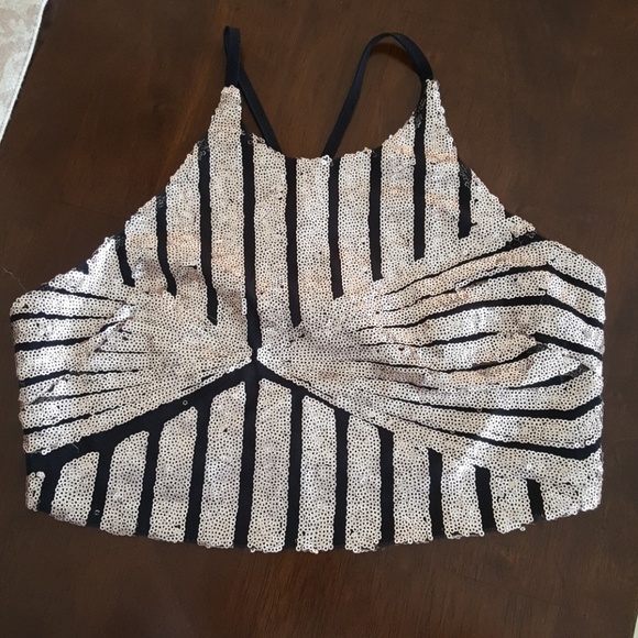 Foreign Exchange Tops - Sequence crop top
